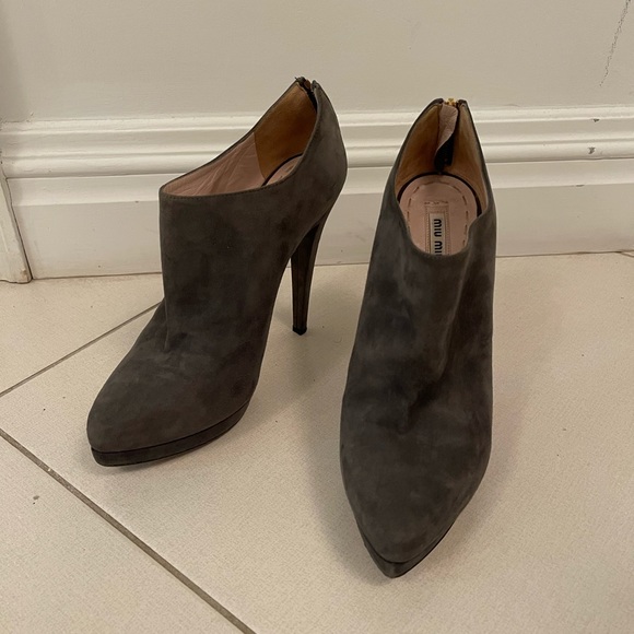 Miu miu ankle boots 5” heel. Suede. Gray color size 40 - Picture 8 of 9
